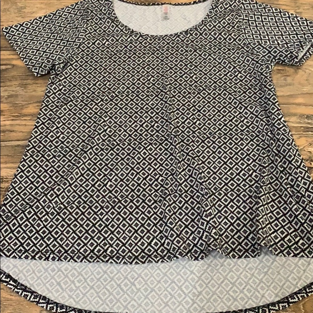 Medium Lularoe classic t